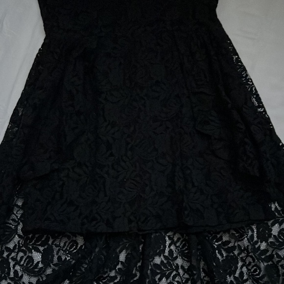 ⭐️MINKPINK Lace Hi Low Dress⭐️ - Picture 6 of 15